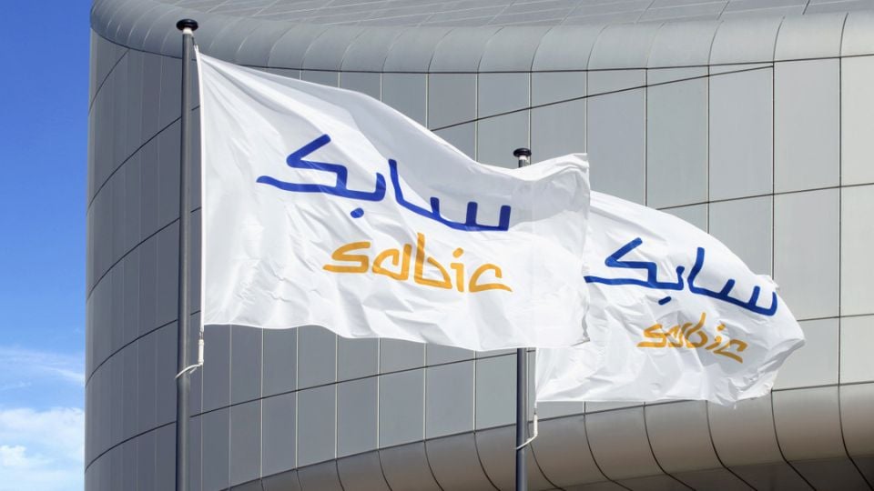 كيفية شراء أسهم شركة سابك (TADAWUL:2010) لعام 2026