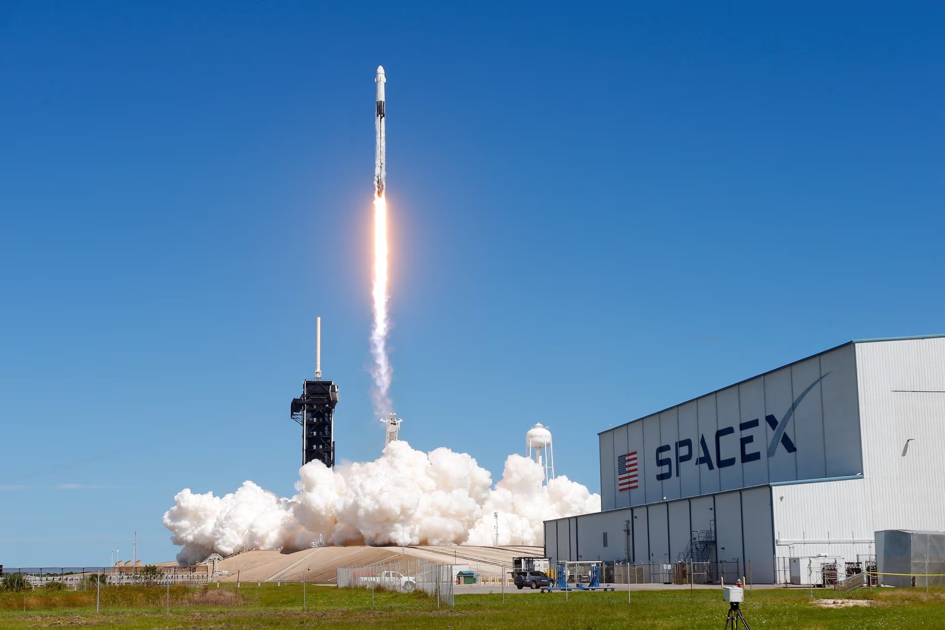 كيف أشتري أسهم SpaceX؟ دليل الاستثمار قبل وبعد الاكتتاب