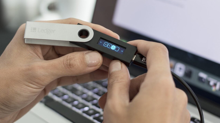 مستخدموا المحفظة الالكترونية Ledger خسروا 1.1 مليون XRP بسبب المحتالين